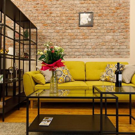 Stylish Flat In The Heart Of Historical Center Appartement Timişoara Buitenkant foto