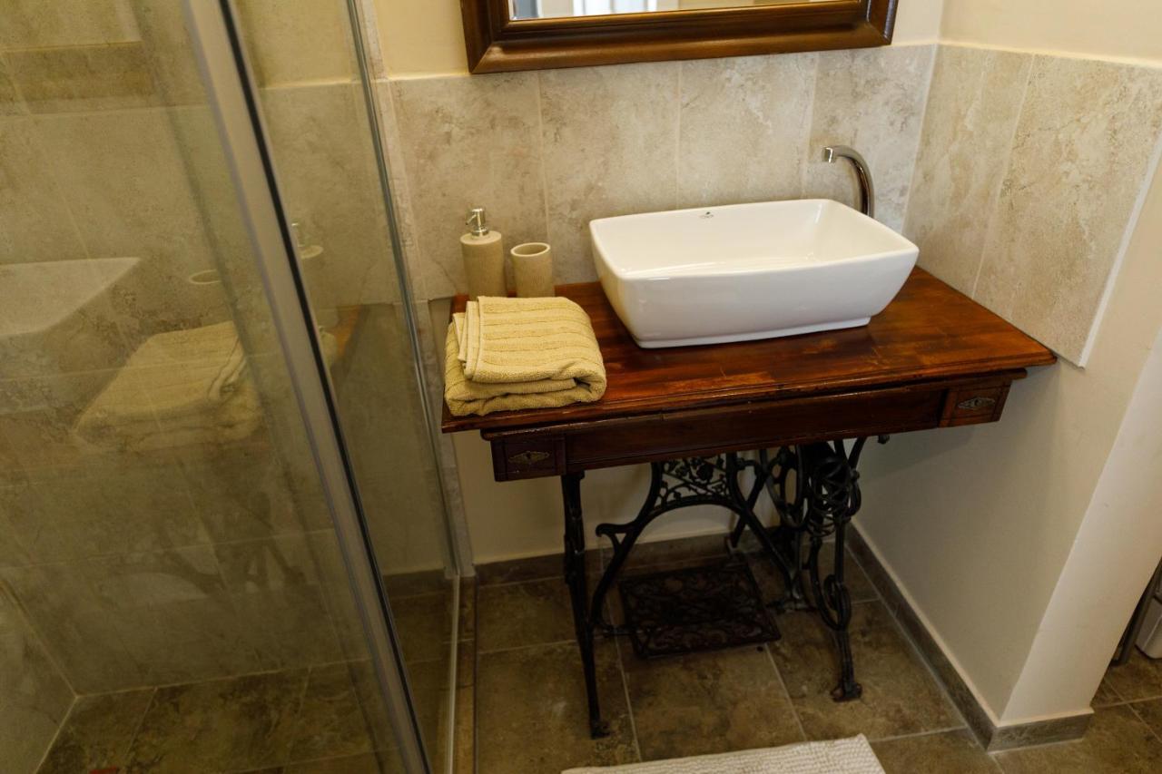 Stylish Flat In The Heart Of Historical Center Appartement Timişoara Buitenkant foto