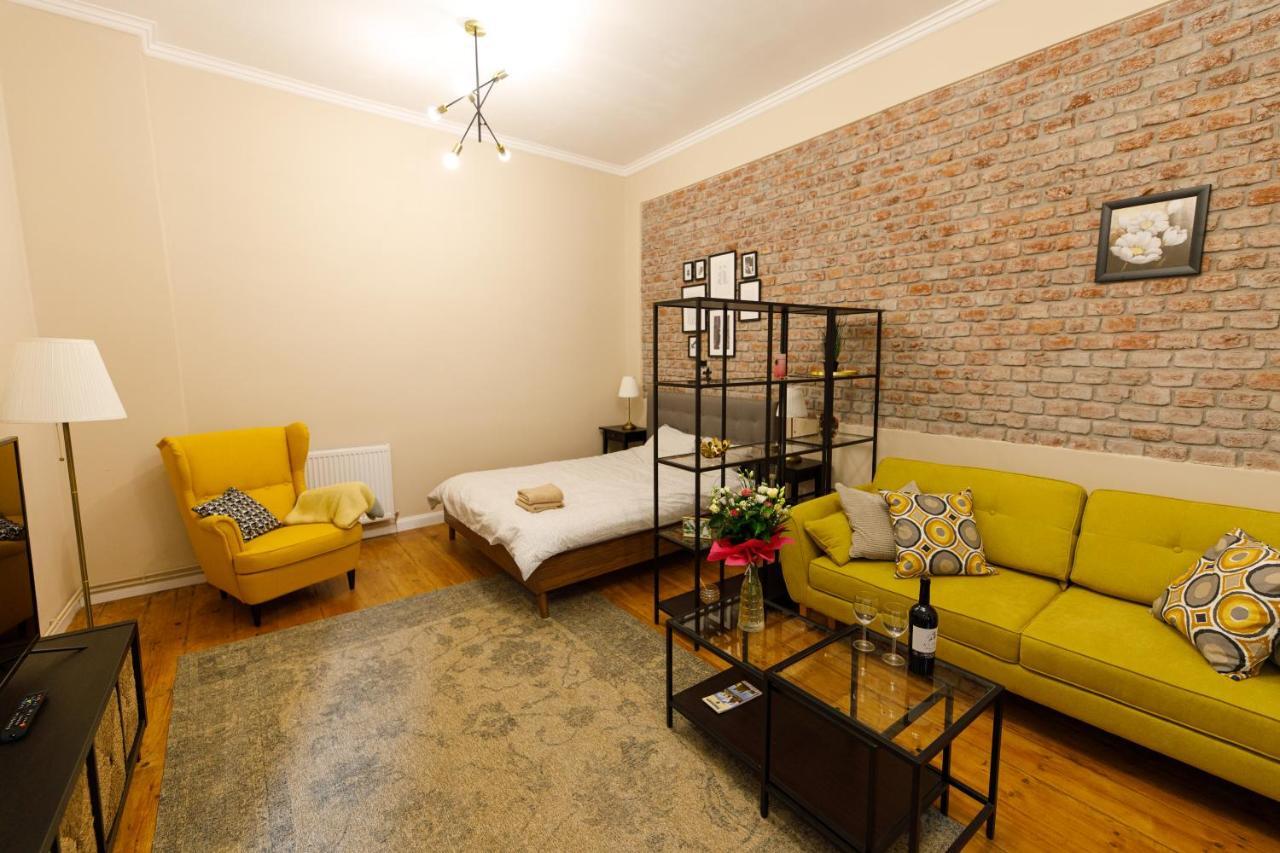 Stylish Flat In The Heart Of Historical Center Appartement Timişoara Buitenkant foto