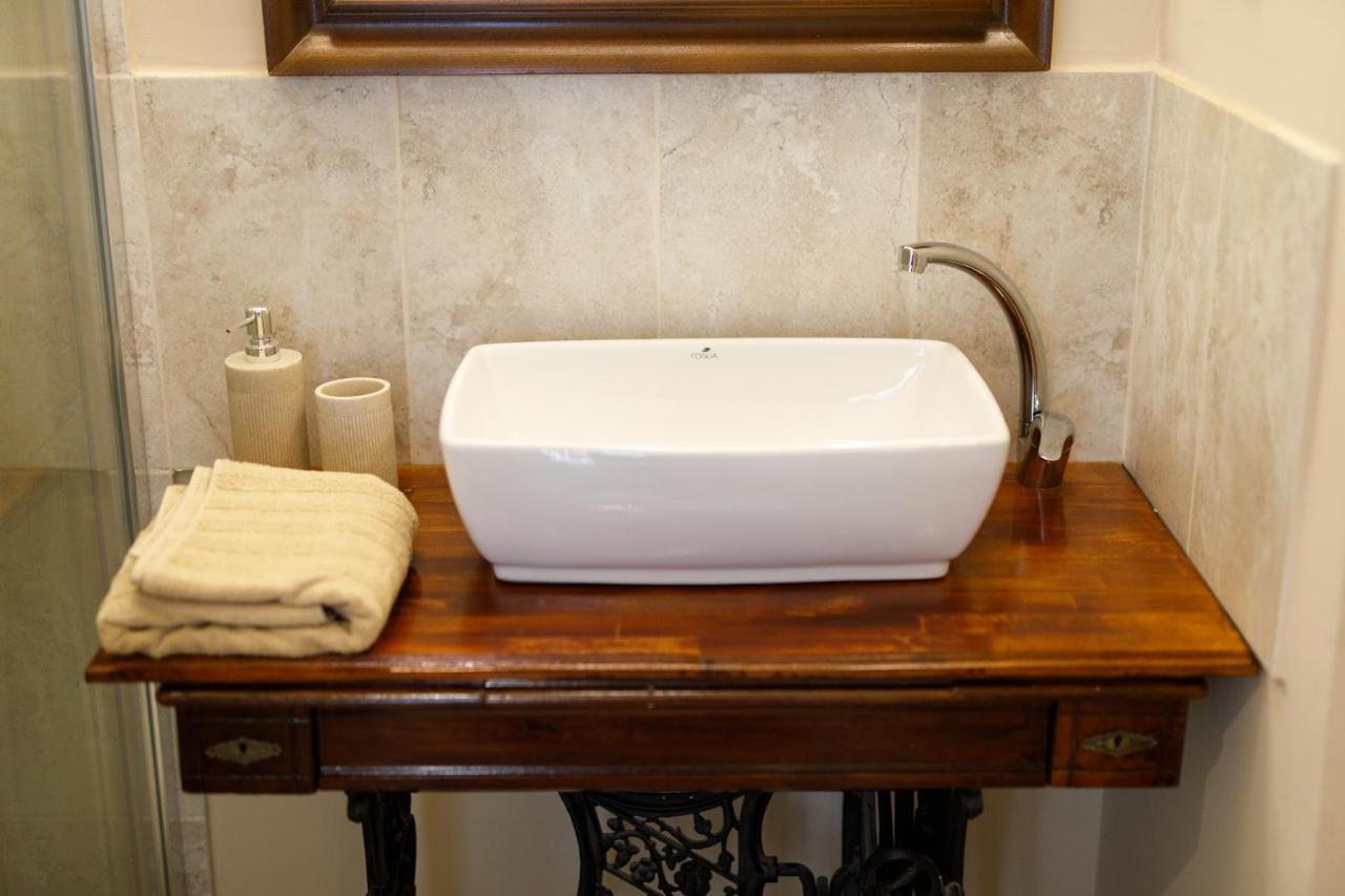 Stylish Flat In The Heart Of Historical Center Appartement Timişoara Buitenkant foto