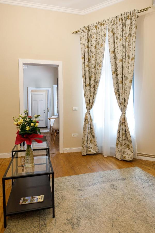 Stylish Flat In The Heart Of Historical Center Appartement Timişoara Buitenkant foto
