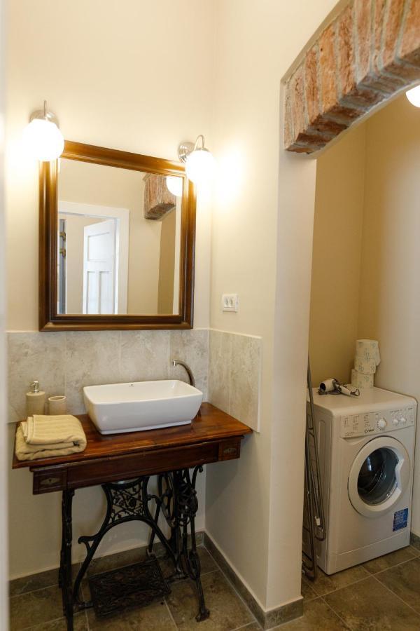 Stylish Flat In The Heart Of Historical Center Appartement Timişoara Buitenkant foto