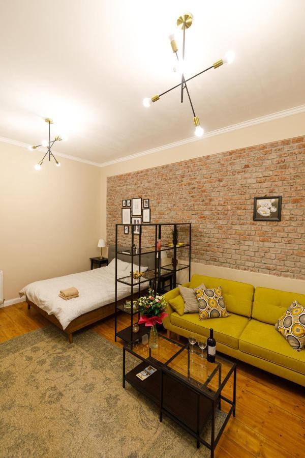Stylish Flat In The Heart Of Historical Center Appartement Timişoara Buitenkant foto