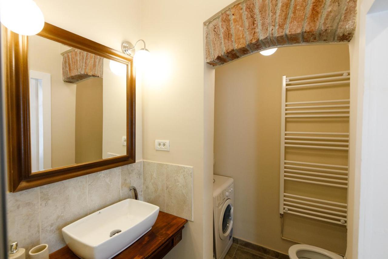 Stylish Flat In The Heart Of Historical Center Appartement Timişoara Buitenkant foto